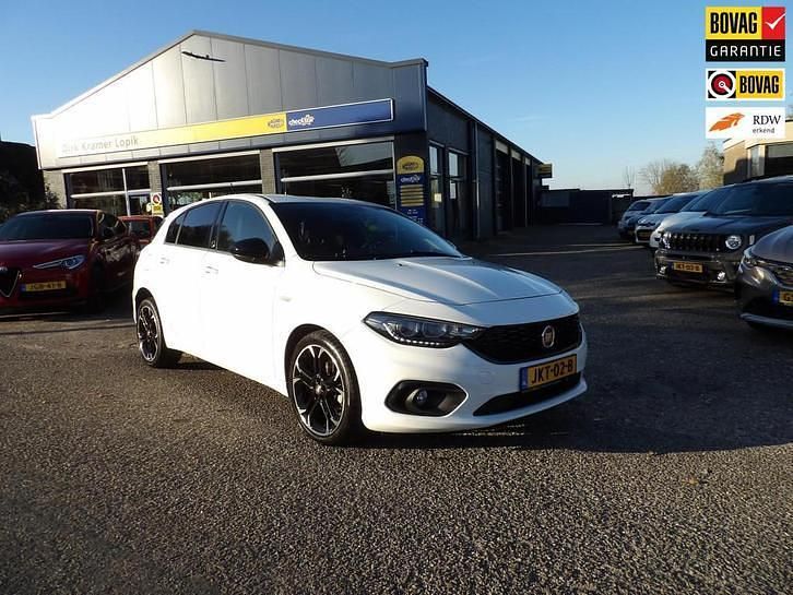 Wit Gebruikt 2020 Fiat Tipo Lounge Hatchback | € 12.950 (Eerlijke prijs) - Afbeelding 1/4