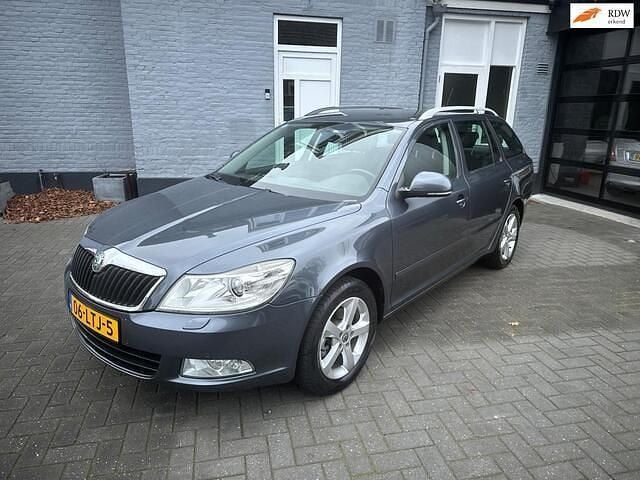 Grijs Gebruikt 2010 Skoda Octavia Stationwagen | € 5.695 (Eerlijke prijs) - Afbeelding 1/3