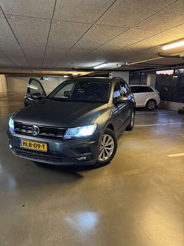Grijs Gebruikt 2018 VW Tiguan Trendline SUV | € 18.000 (Super prijs) - Afbeelding 1/4