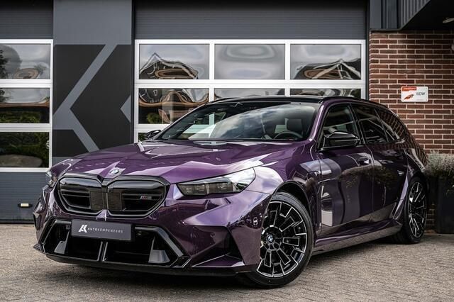 Paars, metallic lak Gebruikt 2024 BMW M5 Stationwagen | € 159.900 - Afbeelding 1/4