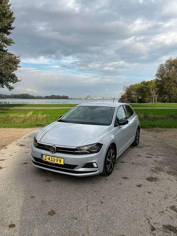 Grijs Gebruikt 2018 VW Polo Beats Hatchback | € 10.450 (Goede deal) - Afbeelding 1/4
