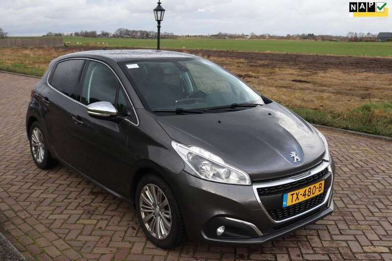 Grijs, metallic lak Gebruikt 2018 Peugeot 208 Allure Hatchback | € 6.900 (Goede deal) - Afbeelding 1/3