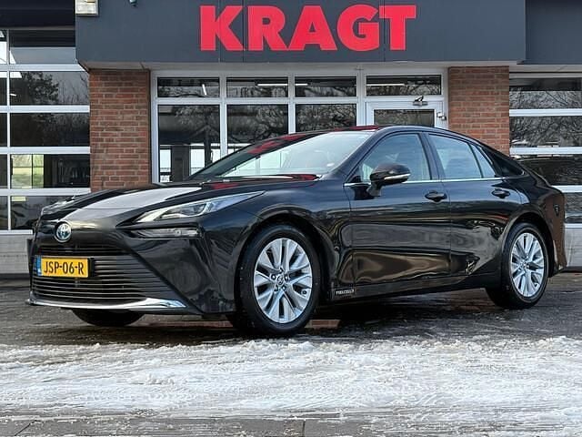 Zwart Gebruikt 2021 Toyota Mirai Sedan | € 19.950 (Goede deal) - Afbeelding 1/4