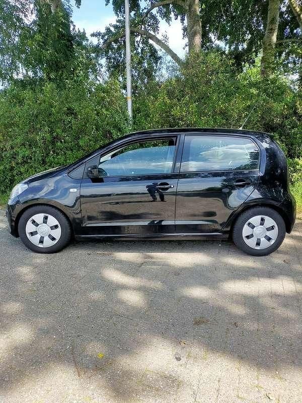 Zwart Gebruikt 2013 VW up! high up! Hatchback | € 3.950 (Goede deal) - Afbeelding 1/4