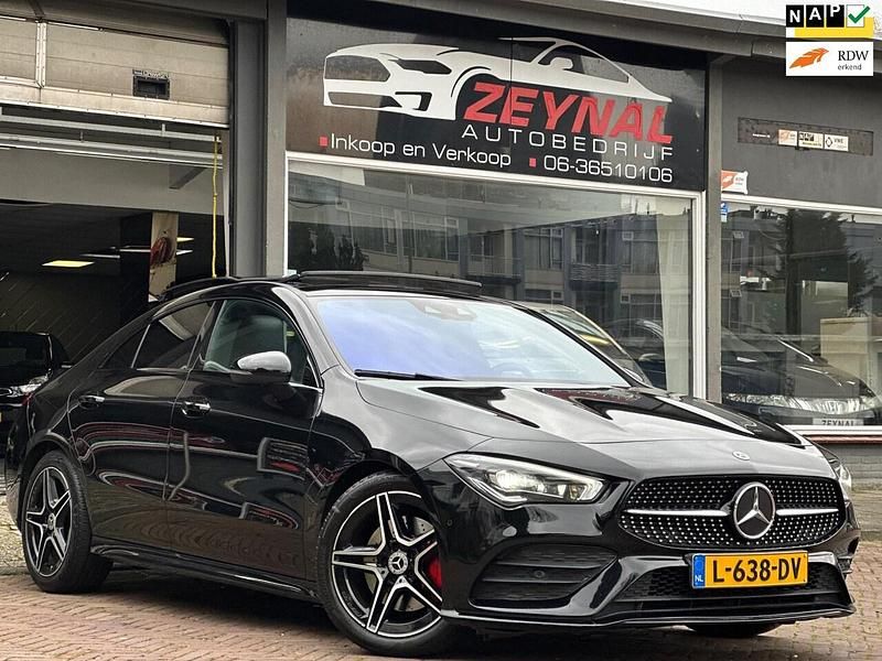 Zwart Gebruikt 2021 Mercedes CLA200 AMG Sedan | € 31.999 (Eerlijke prijs) - Afbeelding 1/4