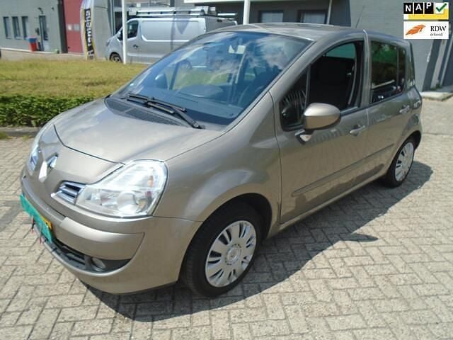 Bruin Gebruikt 2011 Renault Modus Dynamique MPV | € 3.250 (Eerlijke prijs) - Afbeelding 1/4
