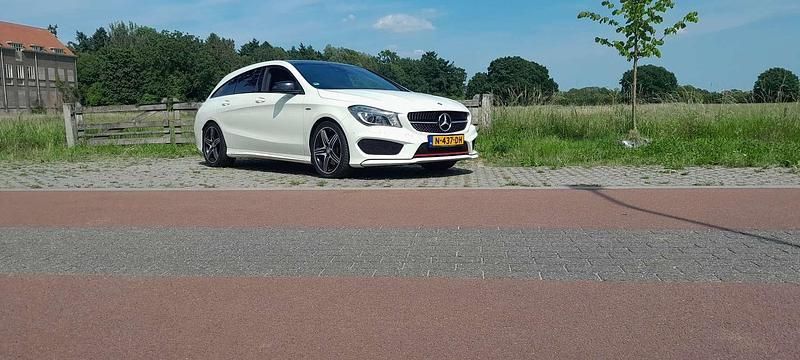 Wit Gebruikt 2015 Mercedes CLA250 Sedan | € 15.000 (Goede deal) - Afbeelding 1/4