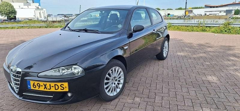 Zwart Gebruikt 2007 Alfa Romeo 147 Business Hatchback | € 1.750 (Eerlijke prijs) - Afbeelding 1/4