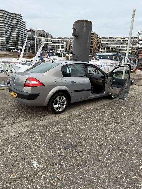 Gebruikt 2004 Renault Mégane II Sedan | € 1.700 (Eerlijke prijs) - Afbeelding 1/4