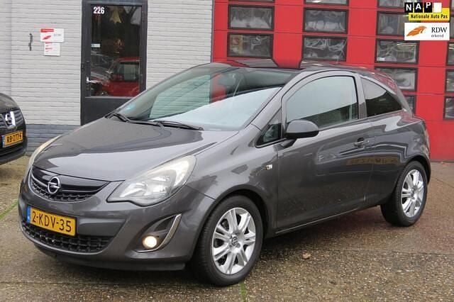 Grijs Occasion 2013 Opel Corsa Color Edition Hatchback | € 2.995 (Eerlijke prijs) - Afbeelding 1/4