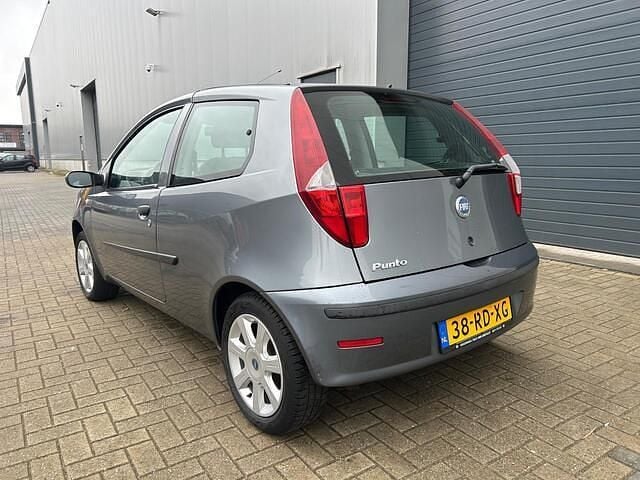 Occasion Fiat Punto Young 95 PK (69 kW) 2005 Grijs (metallic) Hatchback
