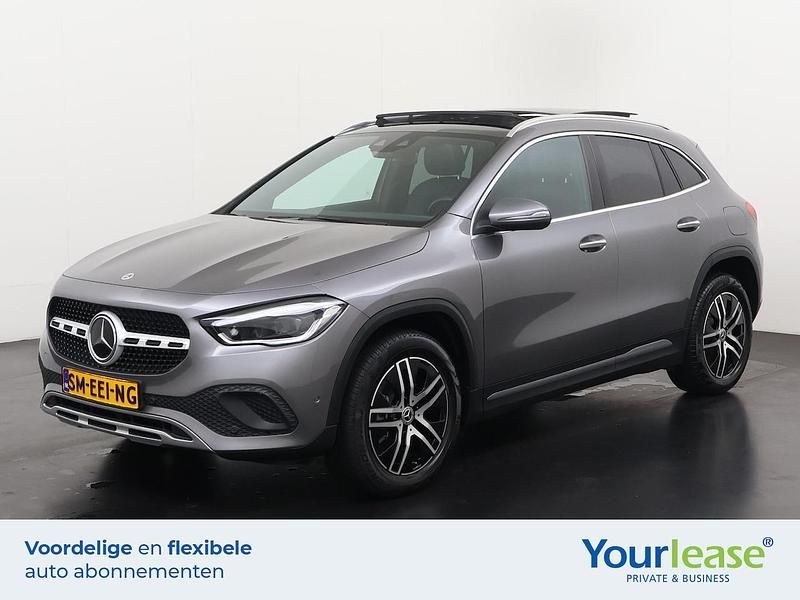 Grijs (metallic) Occasion 2022 Mercedes GLA250 Progressive SUV | € 34.895 (Super prijs) - Afbeelding 1/4