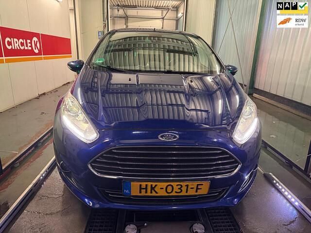 Blauw Gebruikt 2015 Ford Fiesta Titanium Hatchback | € 4.499 (Eerlijke prijs) - Afbeelding 1/4