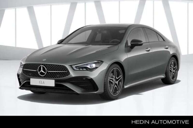 Grijs Nieuw 2025 Mercedes CLA180 AMG line Sedan | € 50.990 (Eerlijke prijs) - Afbeelding 1/3