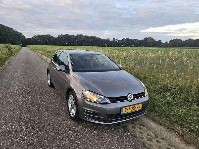 Grijs Gebruikt 2013 VW Golf VII Highline Hatchback | € 8.500 (Goede deal) - Afbeelding 1/4