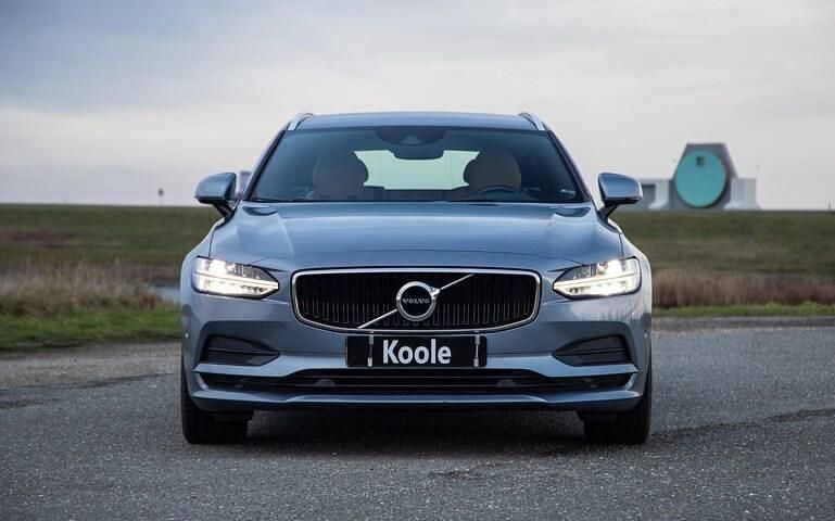 Occasion Volvo V90 Momentum 2017 Blauw Stationwagen