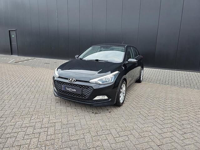 Zwart Gebruikt 2015 Hyundai i20 Comfort Hatchback | € 5.995 (Eerlijke prijs) - Afbeelding 1/4