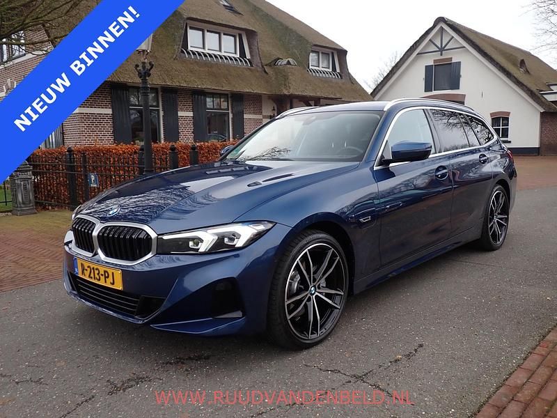 Blauw Occasion 2022 BMW 320 Stationwagen | € 29.900 (Goede deal) - Afbeelding 1/4