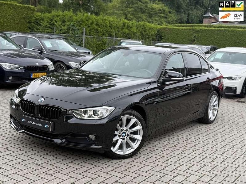 Zwart Gebruikt 2013 BMW 320 Efficient Dynamics Sedan | € 13.950 (Duur) - Afbeelding 1/4