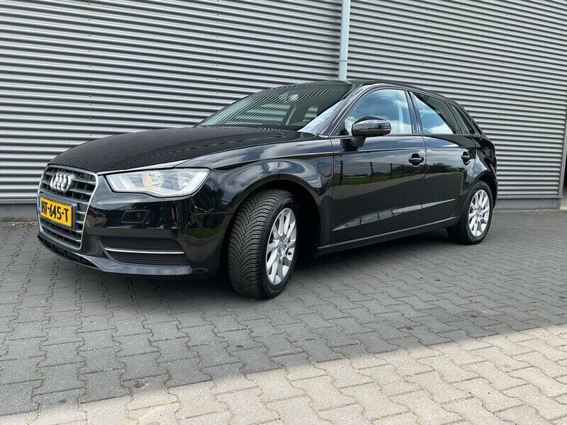 Zwart Gebruikt 2015 Audi A3 Sportback Attraction Hatchback | € 13.950 (Eerlijke prijs) - Afbeelding 1/4
