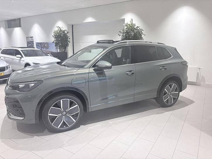 Nieuw VW Tiguan R-line Edition 204 PK (150 kW) 2025 Groen SUV