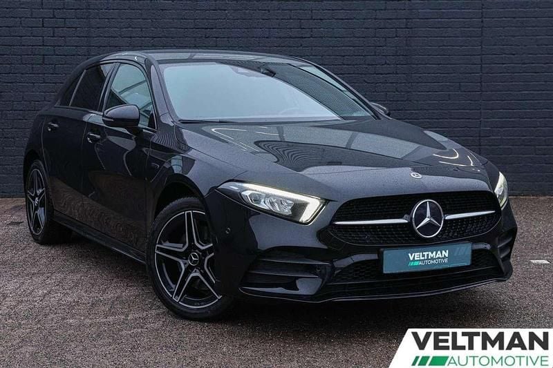 Occasion Mercedes A250 AMG line 218 PK (160 kW) 2021 Zwart Hatchback