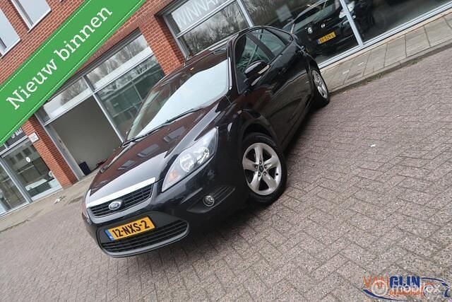 Zwart Occasion 2010 Ford Focus Hatchback | € 2.950 (Eerlijke prijs) - Afbeelding 1/4