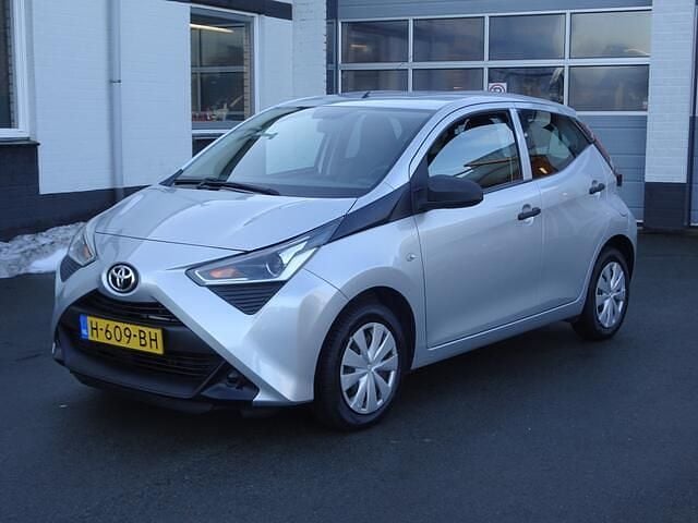 Grijs (metallic) Occasion 2019 Toyota Aygo Hatchback | € 8.400 (Goede deal) - Afbeelding 1/4