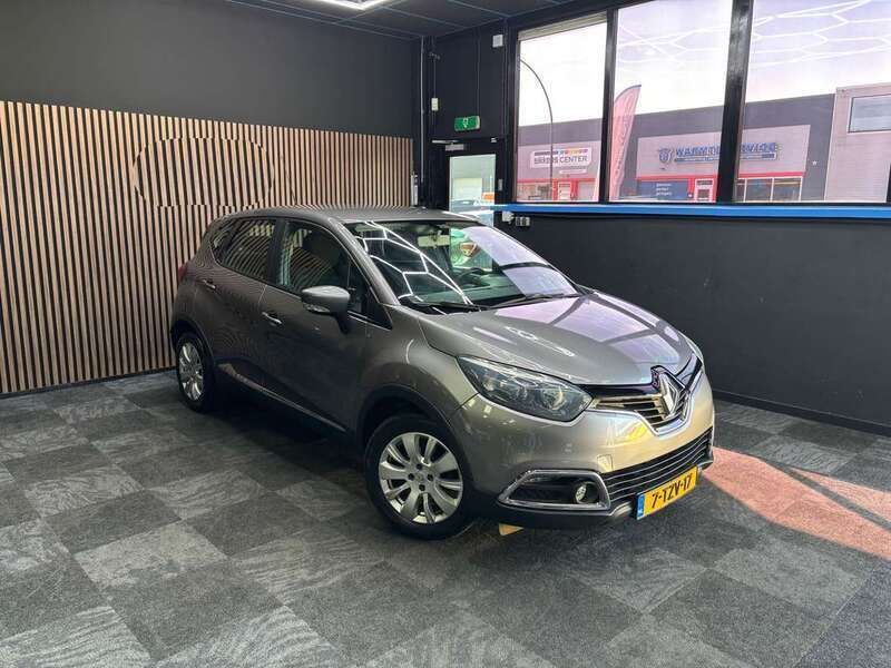 Grijs Gebruikt 2014 Renault Captur Expression SUV | € 5.650 (Eerlijke prijs) - Afbeelding 1/4