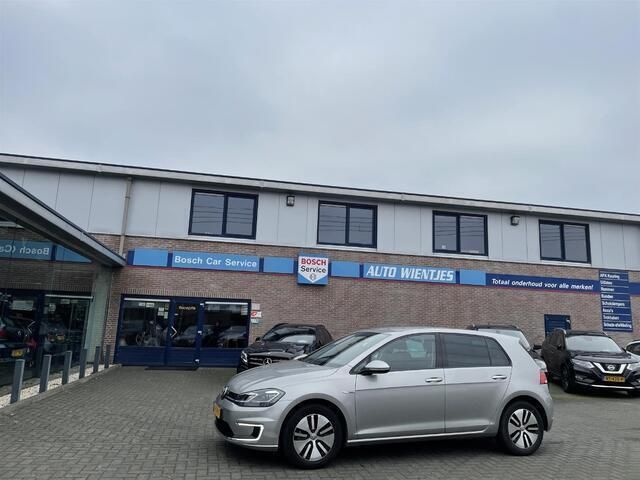 Grijs, metallic lak Gebruikt 2018 VW e-Golf Comfortline Hatchback | € 11.950 (Duur) - Afbeelding 1/4