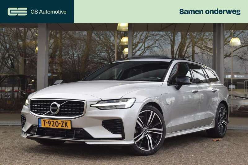 Grijs, metallic lak Gebruikt 2020 Volvo V60 R-Design Stationwagen | € 37.950 (Eerlijke prijs) - Afbeelding 1/3