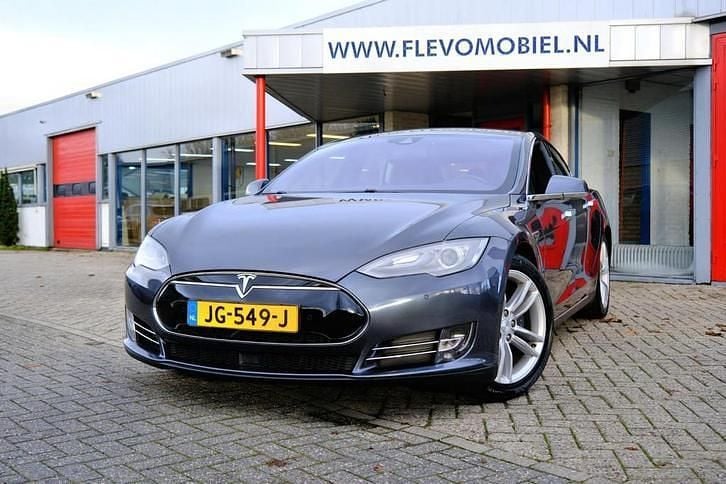 Grijs Gebruikt 2016 Tesla Model S Hatchback | € 18.950 (Eerlijke prijs) - Afbeelding 1/4