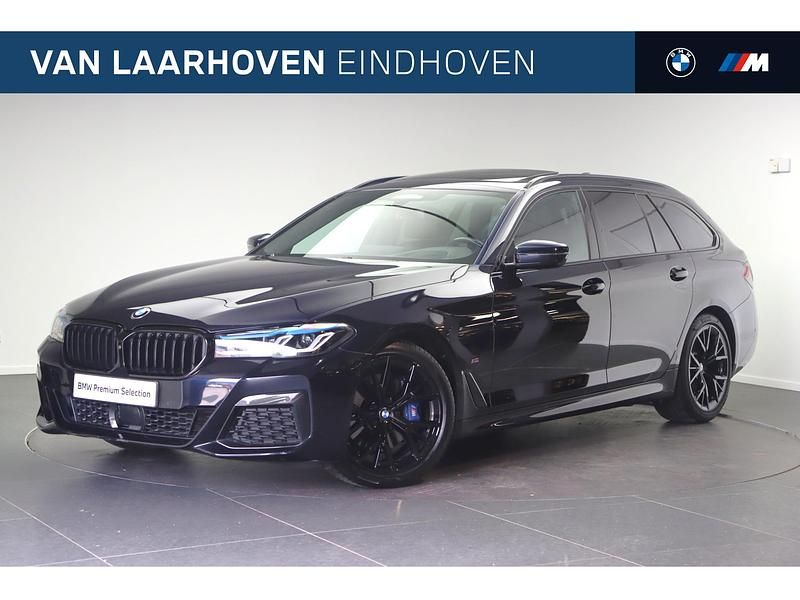 Zwart Occasion 2021 BMW 530 Comfort Edition Stationwagen | € 42.950 (Duur) - Afbeelding 1/4