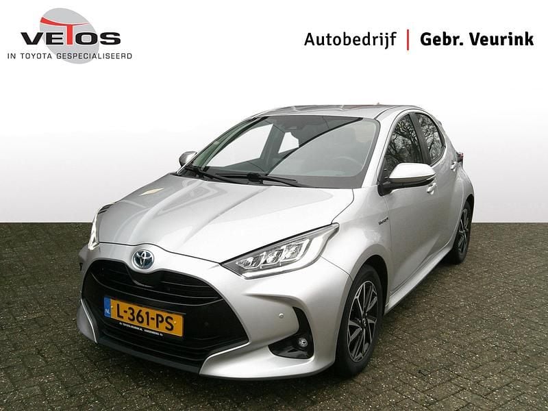 Grijs Occasion 2021 Toyota Yaris Hatchback | € 19.700 (Eerlijke prijs) - Afbeelding 1/4