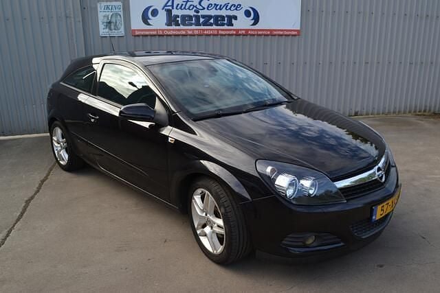 Zwart Gebruikt 2007 Opel Astra GTC Sport Hatchback | € 1.650 (Eerlijke prijs) - Afbeelding 1/4