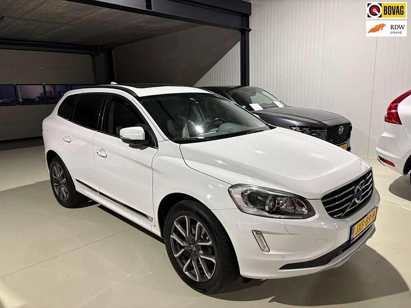 Wit Occasion 2015 Volvo XC60 Summum SUV | € 23.950 (Iets duurder) - Afbeelding 1/4