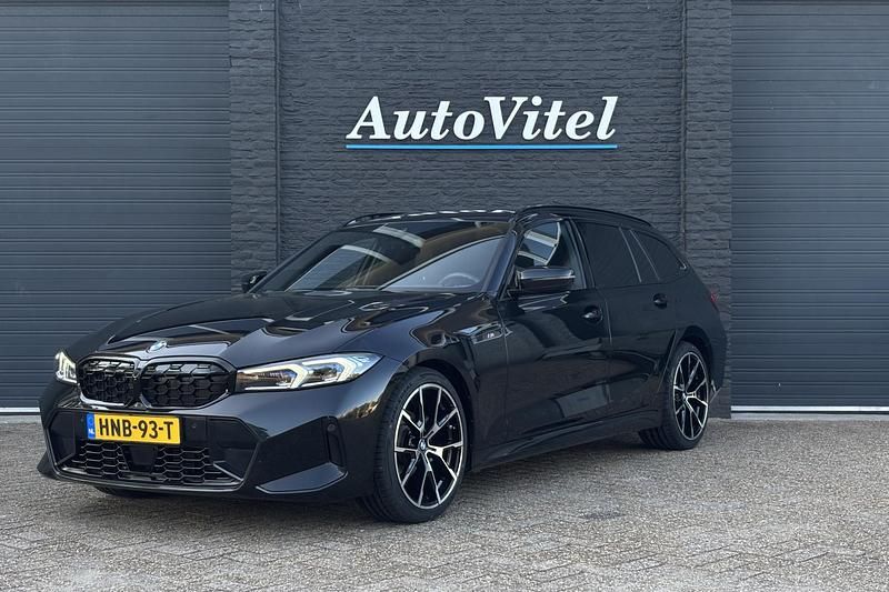 Zwart Gebruikt 2023 BMW 318 M Sport Stationwagen | € 39.445 (Iets duurder) - Afbeelding 1/3