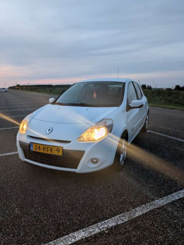 Gebruikt 2011 Renault Clio II Sedan | € 1.600 (Super prijs) - Afbeelding 1/4