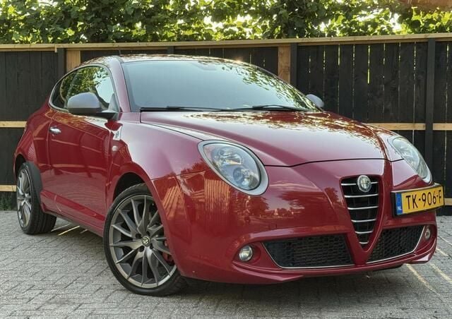 Rood Gebruikt 2010 Alfa Romeo MiTo Quadrifoglio Verde Hatchback | € 6.995 (Eerlijke prijs) - Afbeelding 1/4