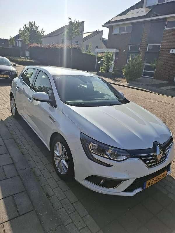 Wit Gebruikt 2016 Renault Mégane III Zen Hatchback | € 8.450 (Eerlijke prijs) - Afbeelding 1/4