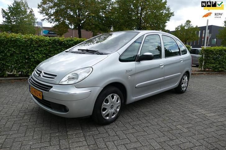 Grijs Gebruikt 2009 Citroën Xsara Picasso Prestige MPV | € 2.795 (Duur) - Afbeelding 1/4