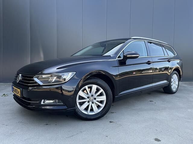 Zwart, metallic lak Gebruikt 2015 VW Passat Comfortline Stationwagen | € 15.900 (Super prijs) - Afbeelding 1/4