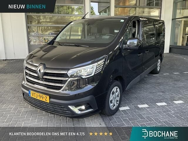 Noir midnight (d69) Gebruikt 2023 Renault Trafic Van | € 21.800 (Iets duurder) - Afbeelding 1/4