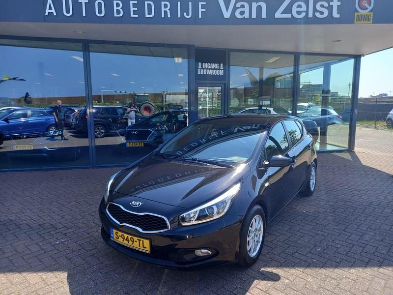 Zwart Gebruikt 2014 Kia Ceed Comfort Hatchback | € 10.950 - Afbeelding 1/4