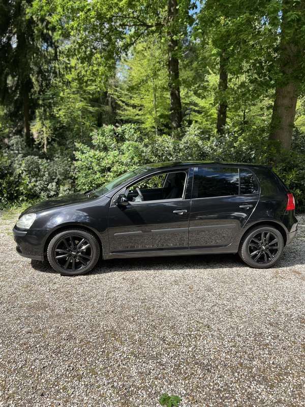 Zwart Gebruikt 2005 VW Golf IV Sportline Sedan | € 3.200 (Duur) - Afbeelding 1/4