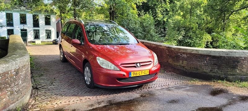 Rood Occasion 2003 Peugeot 307 Stationwagen | € 499 (Goede deal) - Afbeelding 1/4