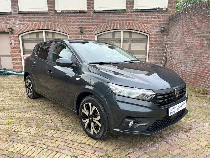 Grijs Gebruikt 2021 Dacia Sandero Essentiel Hatchback | € 14.995 (Iets duurder) - Afbeelding 1/4
