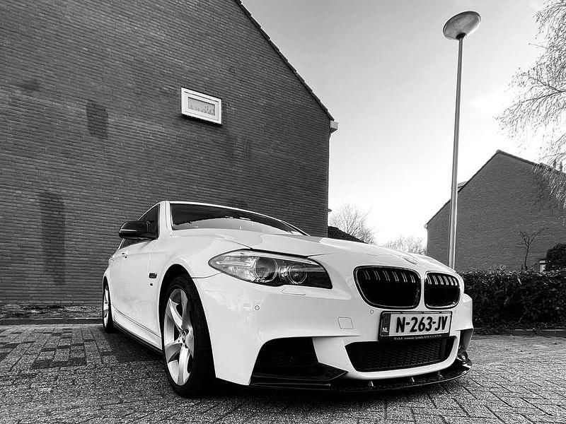 Wit Gebruikt 2014 BMW 528 Luxury Line Sedan | € 16.990 (Eerlijke prijs) - Afbeelding 1/4