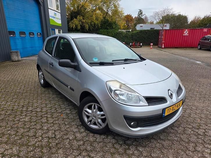 Gebruikt 2007 Renault Clio II | € 950 (Eerlijke prijs) - Afbeelding 1/4