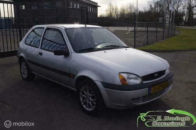 Grijs Gebruikt 2000 Ford Fiesta Hatchback | € 1.100 - Afbeelding 1/4